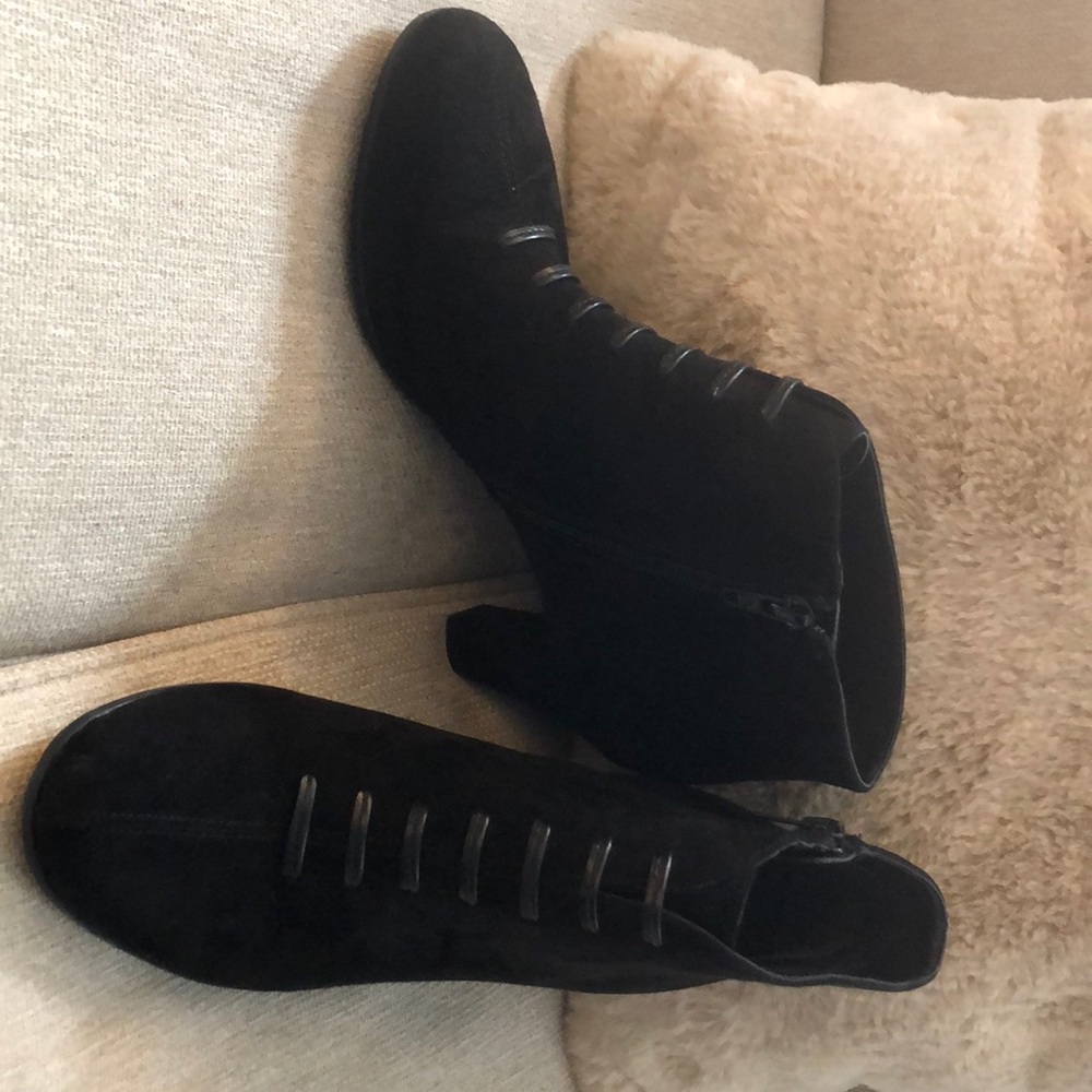 Black suede ankle boots size 9